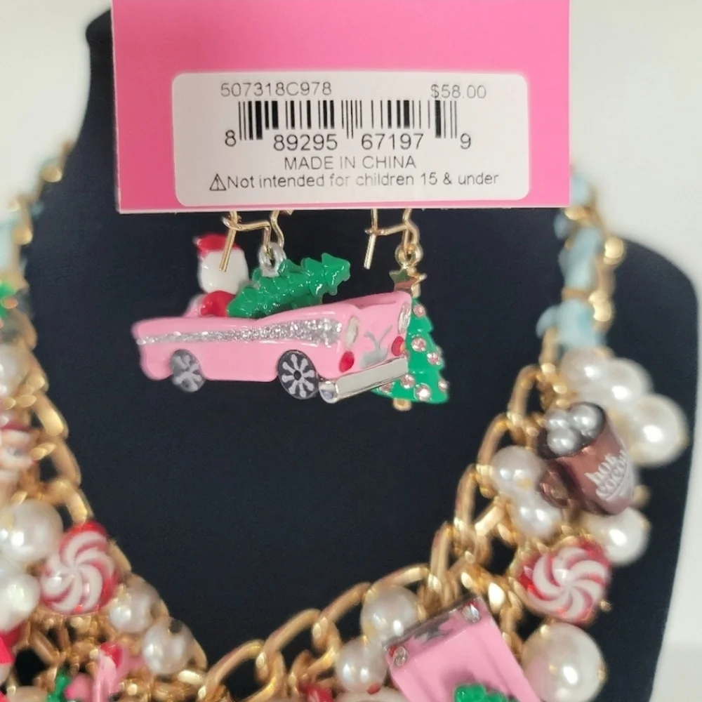 ❄️ Betsey Johnson Christmas necklace and matching earrings set ❄️